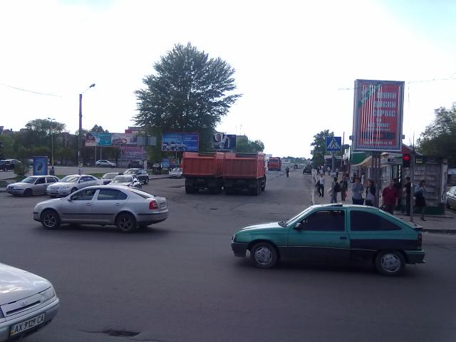 В центре Харькова убрали трамвайные рельсы  фото 6