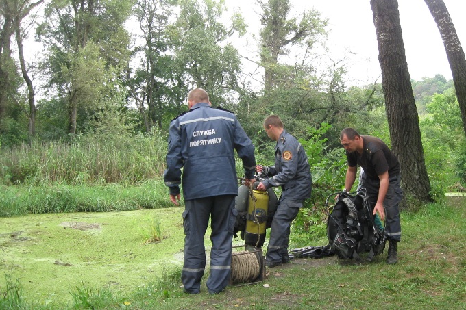 Под Харьковом вместе с автомобилем утонули две женщины   (фото) фото 1