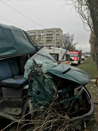 Всмятку: на Садовом проезде произошло ДТП с пострадавшими фото 4