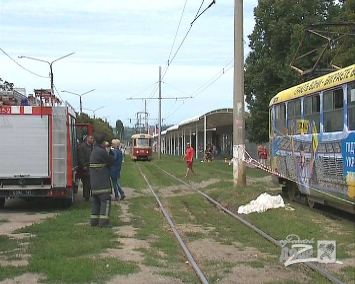 Фото с места трагедии: на Салтовке мужчину задавил трамвай фото 4